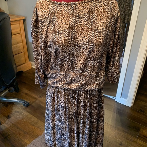 Dress - Picture 2 of 3